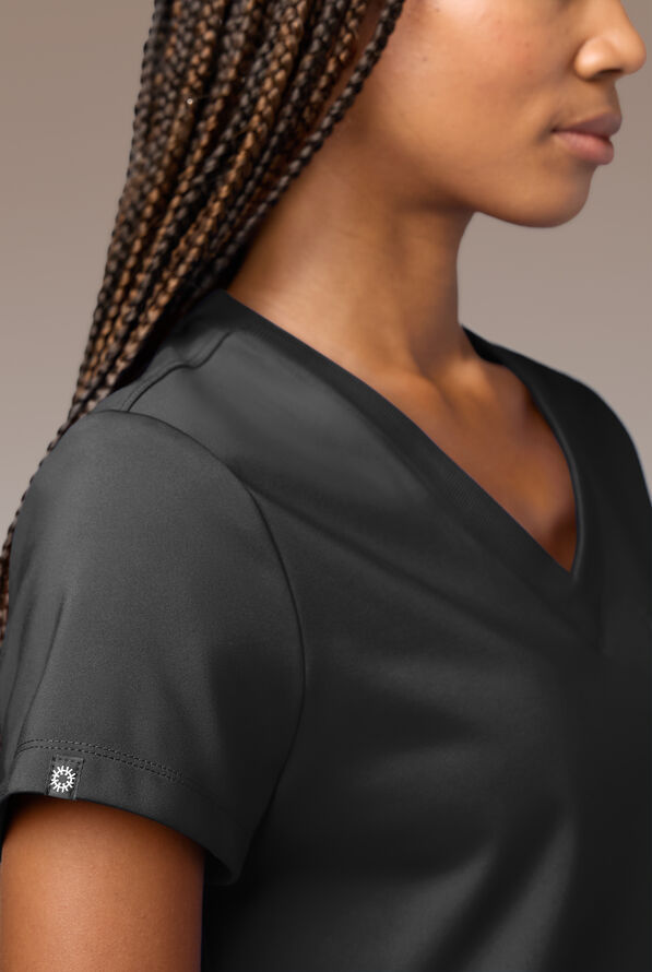 BETA K V-NECK SHIRT - Jet Black - 5